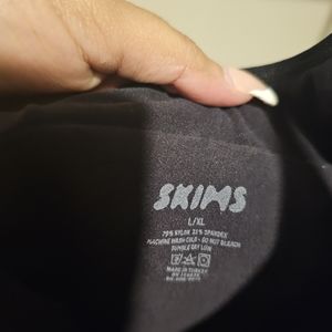 Skims Seamless Shorts Bodysuit in size L/XL  - Black